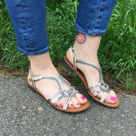 Choosing the Perfect Strappy Sandals for Your Foot Type