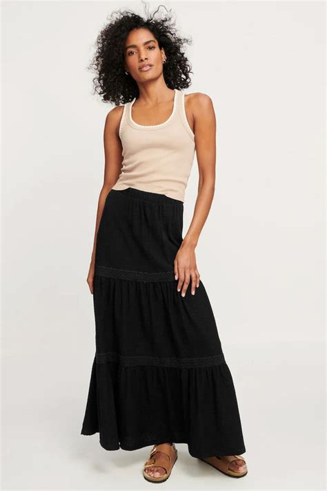 Choosing the Right Maxi Skirt