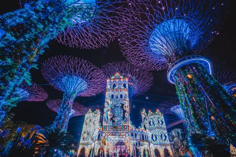 Christmas at Gardens by the Bay in 5D Light Symphony and Magical Canopy!