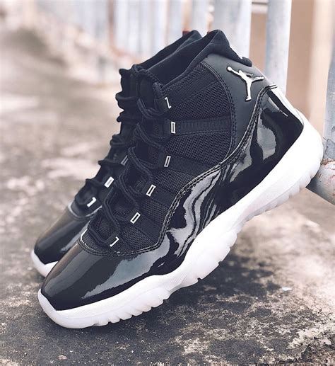 Chrome Jordan 11