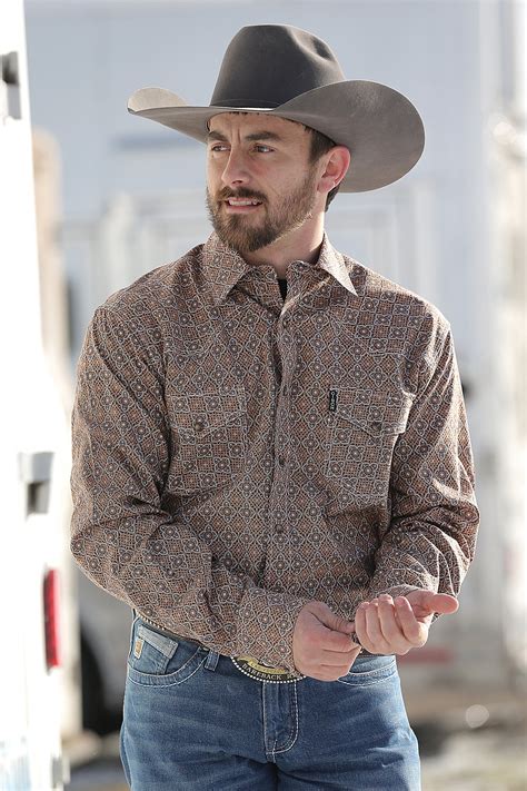 Cinch Shirts for Men: A Timeless Fashion Essential