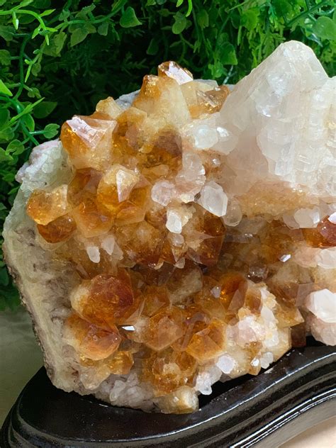 Citrine Crystal Formations: Tall and Majestic