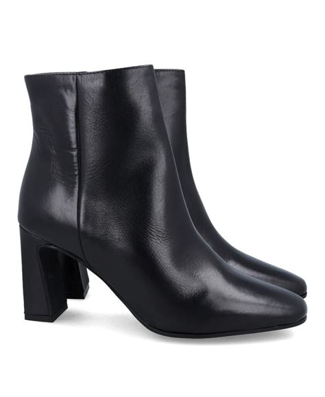 Classic black ankle boots: