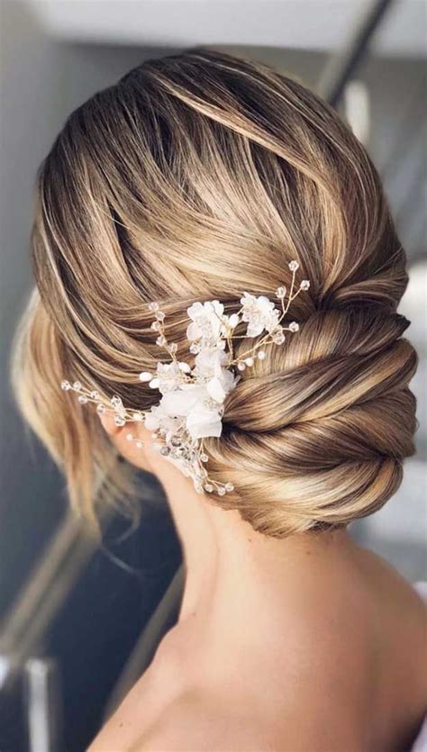 Classy and Elegant Wedding Hair Updo: Unveiling the Essence of Grace