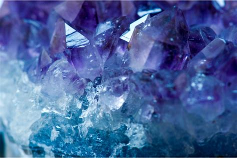 Clear Crystals vs. VS. Frosted Crystals: A Crystalline Clash