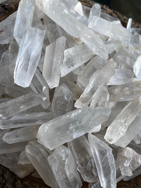 Clear Quartz: The Versatile Crystal for Healing, Clarity, and Abundance