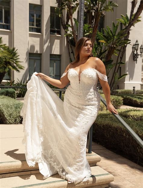 Clearance Wedding Dresses: An Insider's Guide to Finding the Perfect Gown