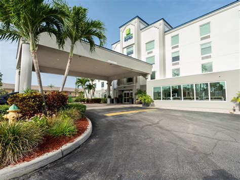 Cocoa Beach Holiday Inn Express: Your Ultimate Beach Getaway!