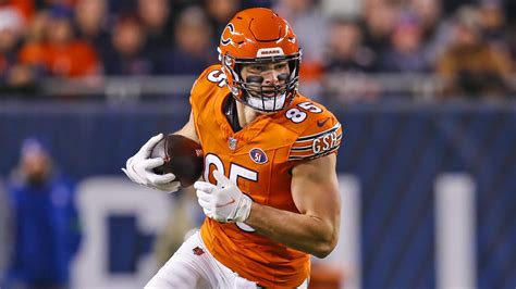 Cole Kmet: The Rising Star of the NFL Tight End Elite