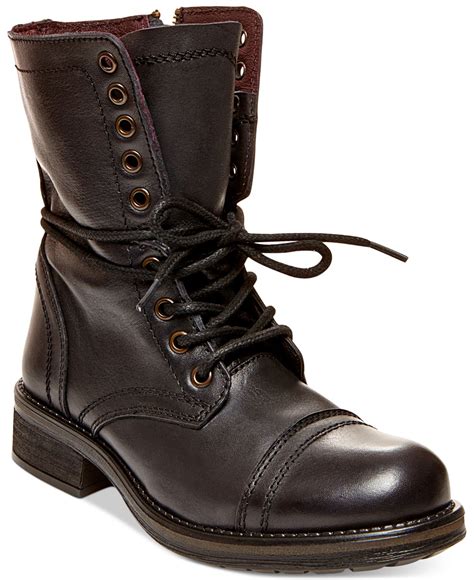 Combat boots: