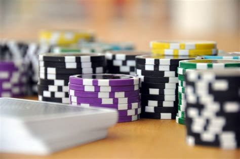 Combien de jetons de poker faut-il vraiment ?