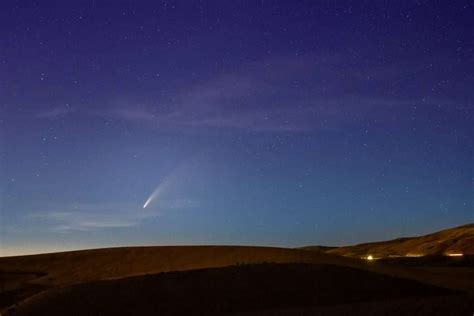 Comet Tonight: A Celestial Spectacle Unveils Cosmic Secrets