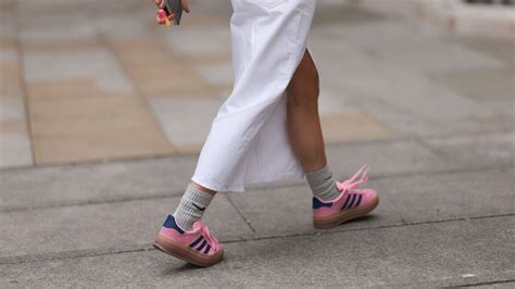 Command Heading: Beherrschen Sie den Rosa-Schuh-Trend!