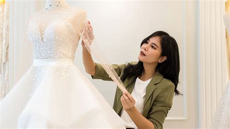 Common Questions About Renting a Wedding Dress