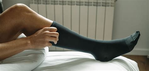 Compression Stockings for Flying: 7 Crucial Things You Need to Know