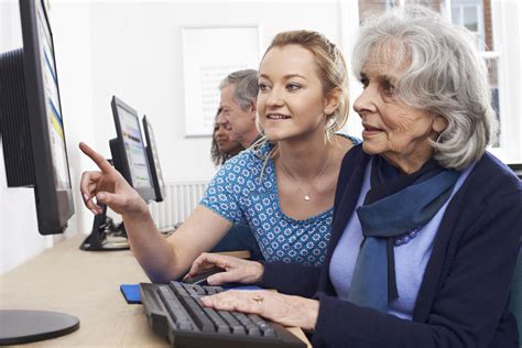 Computer Classes for Seniors: 4 Easy Steps to Digital Literacy