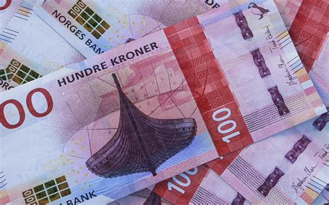 Confusing the króna with the Norwegian krone.