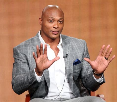 Conquering the Gridiron: Eddie George's Journey to Football Greatness