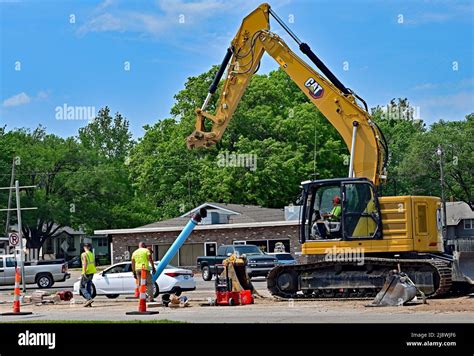 Contractors Replace Aging Infrastructure: