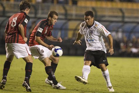 Corinthians vs. Atlético Paranaense: Um Clássico Brasileiro de Muita Emoção e Rivalidade