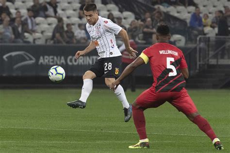 Corinthians x Athletico-PR: o confronto entre gigantes do futebol brasileiro