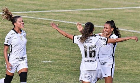 Corinthians x Flamengo Feminino: Rivalidade Acesa e Paixão pelo Futebol