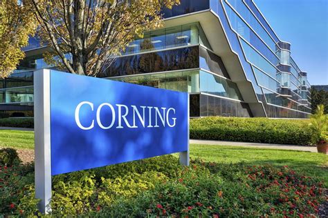 Corning Inc. Stock: A Glass Act with 59% Upside Potential