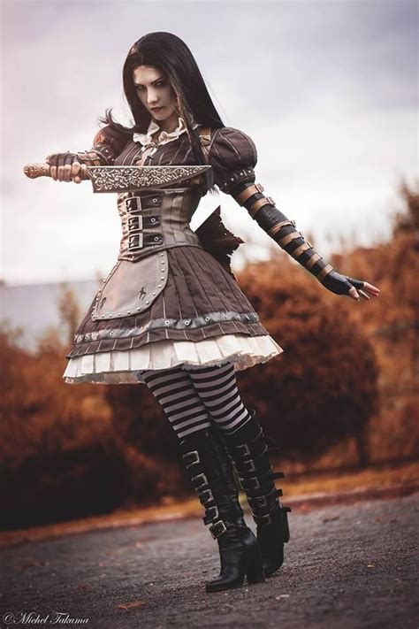 Cosplay Alice: Madness Returns - A Journey into a Twisted Wonderland