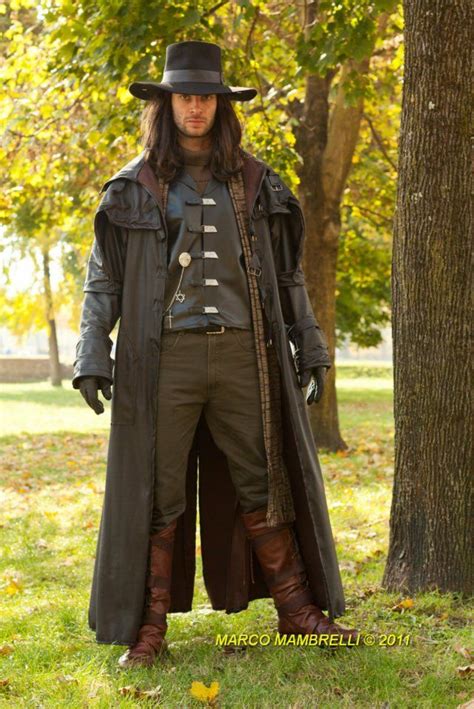 Costume Van Helsing: Embracing the Legendary Vampire Hunter's Attire