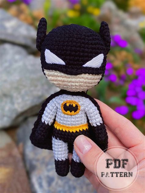 Craft Your Own Crochet Batman Cape for a Superhero Adventure!