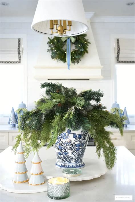 Create a cohesive holiday theme: