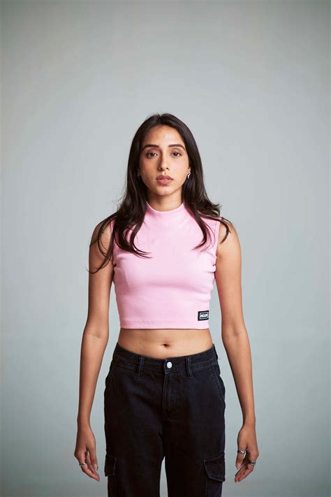 Crop Pink Sweatshirt: A Versatile Staple for Your Wardrobe