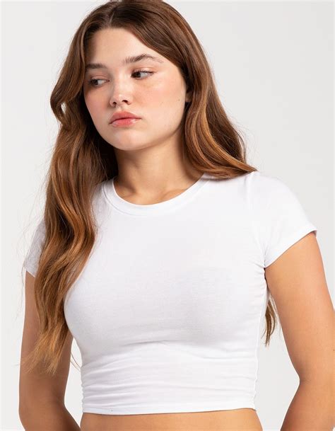 Cropped T Shirts for Women: A Versatile and Fashionable Wardrobe Staple