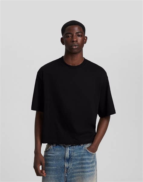 Cropped T-Shirts: A Stylish and Versatile Addition to Men's Wardrobes