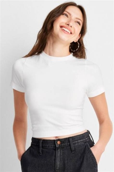 Cropped T-shirts: A Versatile Wardrobe Essential