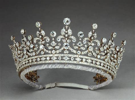 Crown Jewel of Your Costume: The Perfect Tiara