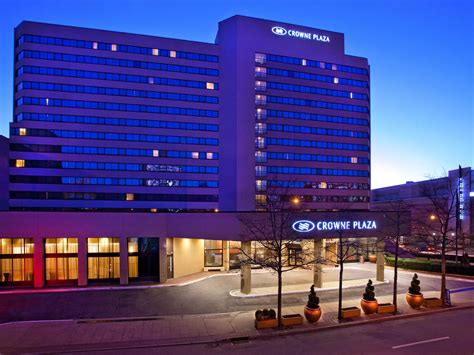 Crowne Plaza & DoubleTree Avenue: 5-Star Accommodations for Your Next City Getaway