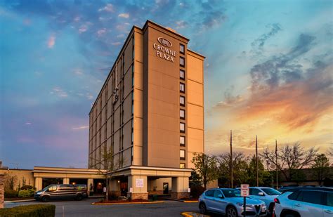 Crowne Plaza in Elizabeth, NJ: Your Gateway to the Jersey Shore