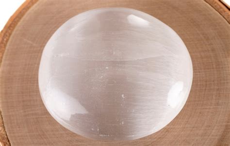 Crystal Selenite: An Enlightening Guide to Its Mystical Properties and Practical Applications