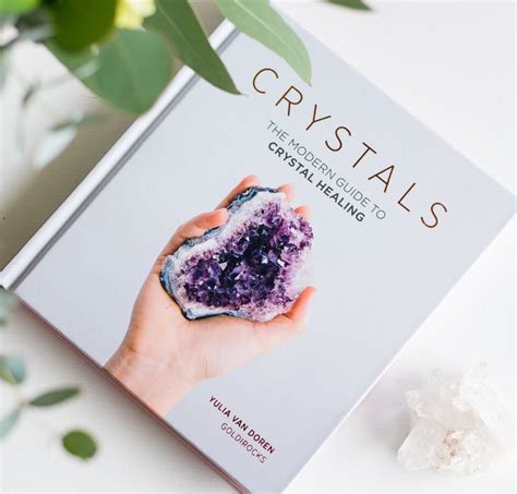 Crystals: The Modern Guide to Crystal Healing