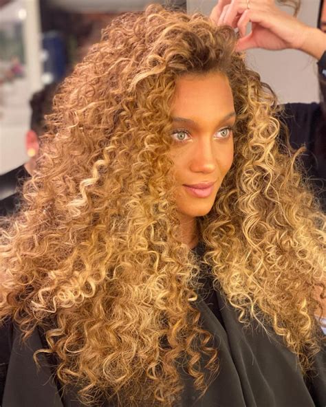 Curly Hair Extensions: 5 Proven Tips for a Flawless Transformation