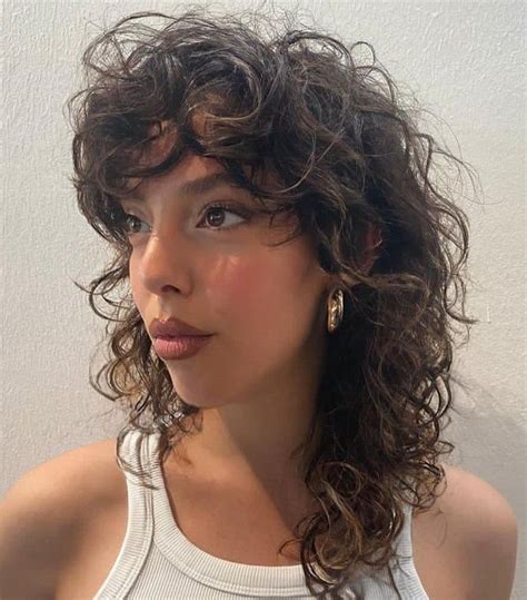 Curly Wolf Cut: Unleash Your Inner Wildness with this Edgy Style