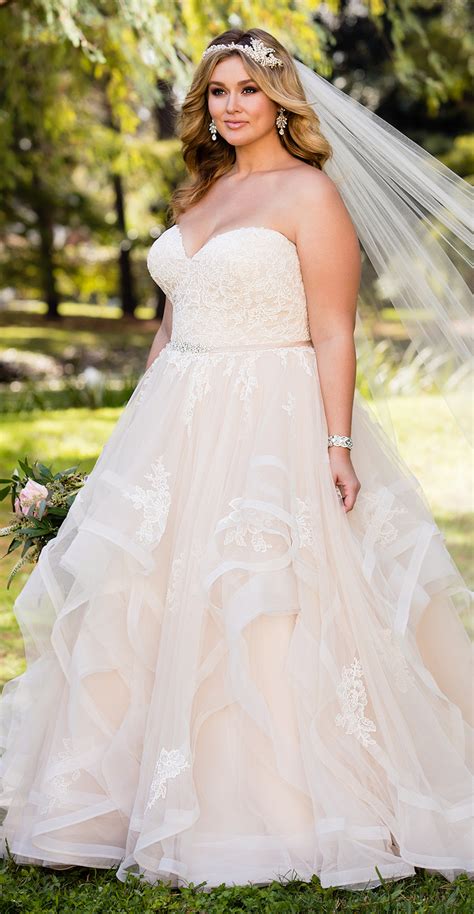 Curvy Confidence: Navigating the World of Plus Size Wedding Dresses