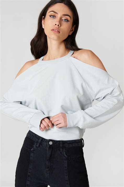 Cut Out Shoulder Sweatshirt: A Timeless and Versatile Wardrobe Staple