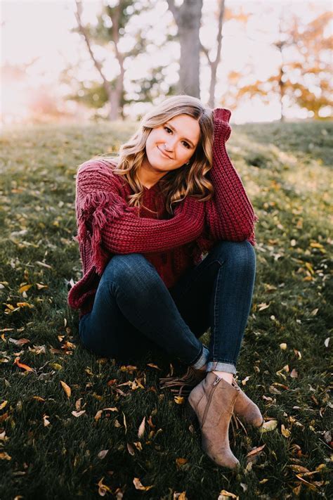 Cute Outfits for Senior Pics: Captivating Styles for Unforgettable Memories