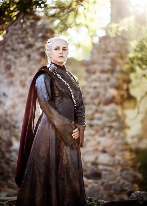 Daenerys Targaryen's Season 8 Outfits: A Guide to Her Iconic Wardrobe