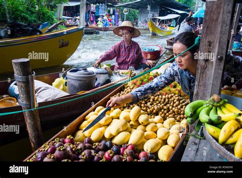 Damnoen Floating Market Thailand: A Unique Cultural Experience