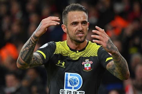 Danny Ings: O atacante inglês que brilha no futebol brasileiro