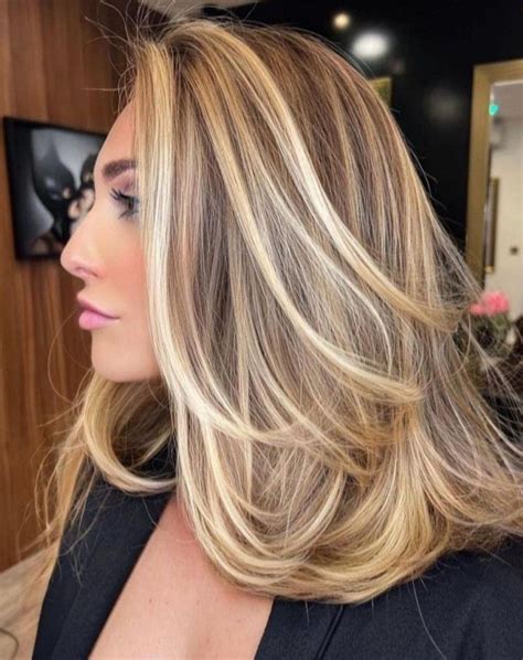 Dark Roots Blonde Hair: A Style Guide for 2023