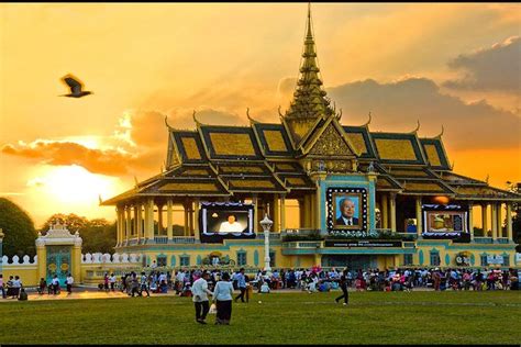 Day 1-3: Phnom Penh - Delve into the Kingdom's Past and Present